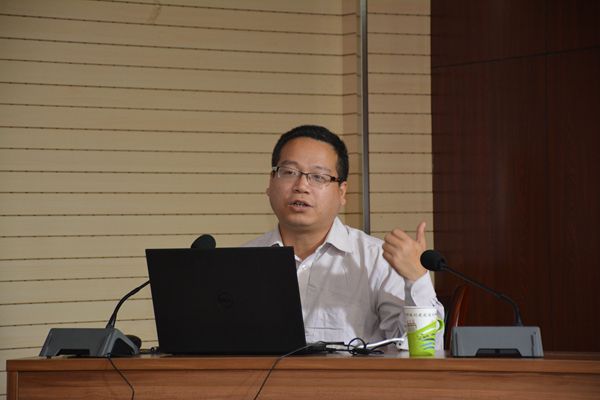 2、衛(wèi)科長(zhǎng)的精彩演講.jpg