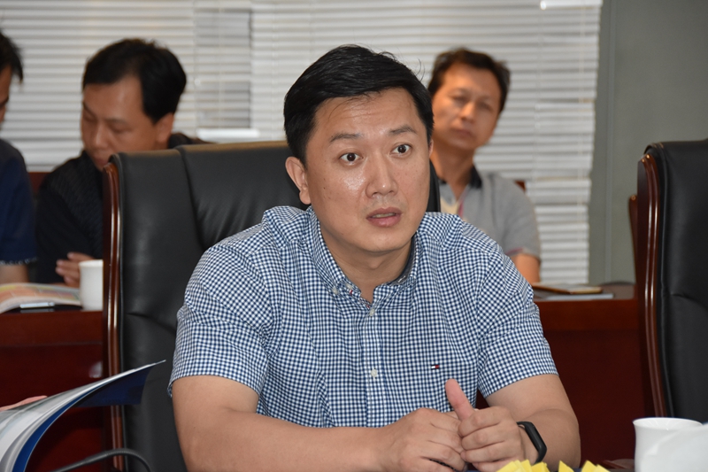 西工區(qū)副區(qū)長高輝就綜保區(qū)周圍配套設施提出建議.jpg