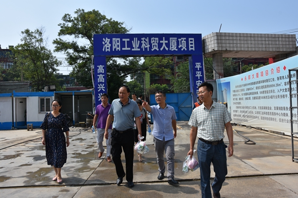 4、第二地理信息測(cè)繪院《洛陽工業(yè)科貿(mào)大廈基礎(chǔ)沉降觀測(cè)》工地.jpg