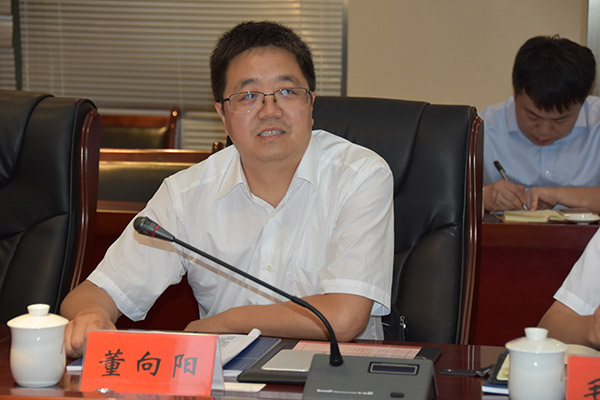 4、中鐵十五局集團(tuán)有限公司副總經(jīng)理董向陽(yáng)在簽約儀式上講話(huà).JPG