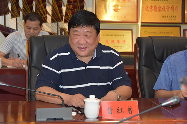 3、公司總經(jīng)理曹紅普在簽約儀式上講話(huà).JPG