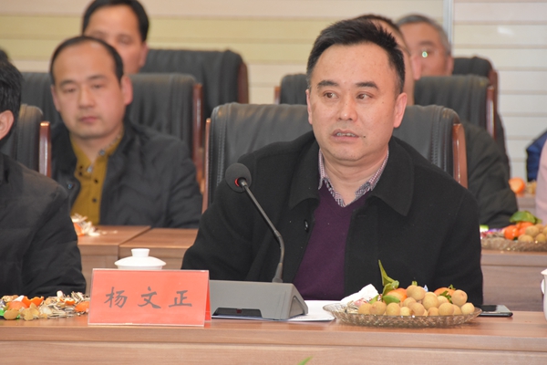 5.各管理技術骨干為公司發(fā)展建言獻策.jpg