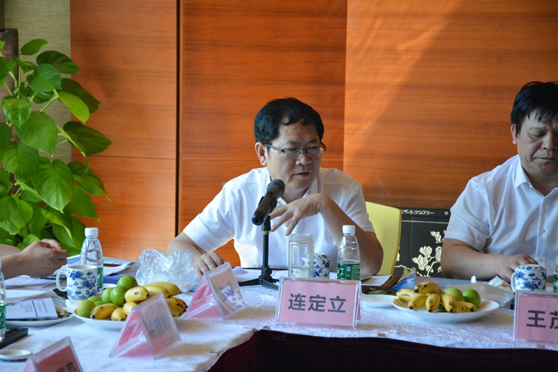 16-1、新成立的巖土工程勘察研究所所長(zhǎng)連定立發(fā)言.jpg