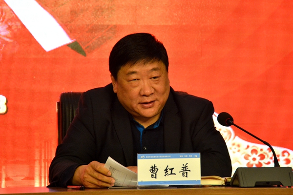 1、董事長(zhǎng)兼總經(jīng)理曹紅普在簽約儀式上指出：2019年我們的目標(biāo)更高遠(yuǎn)，道路更寬廣，希望更無限。 (2).jpg