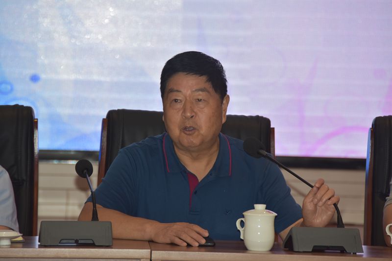 2、黨委書記姚金山在座談會上講話.jpg