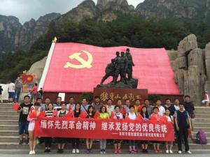緬懷先烈、繼承發(fā)揚黨的優(yōu)良傳統(tǒng)